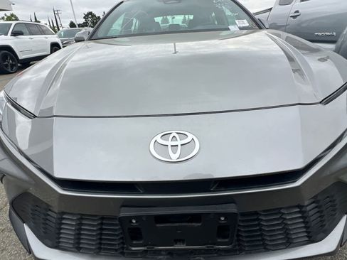 Used 2025 Toyota Camry SE FWD image 12
