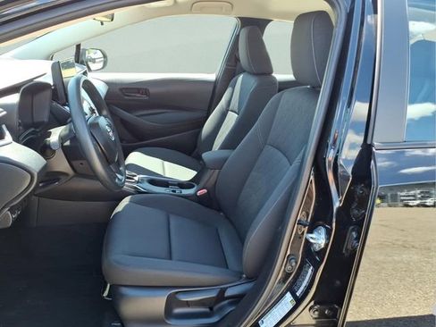 Used 2025 Toyota Corolla LE FWD image 12