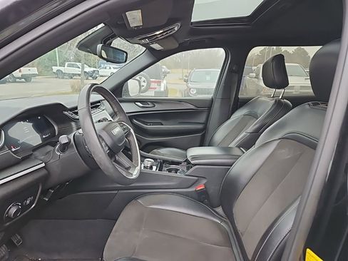 Used 2023 Jeep Grand Cherokee L Laredo image 16