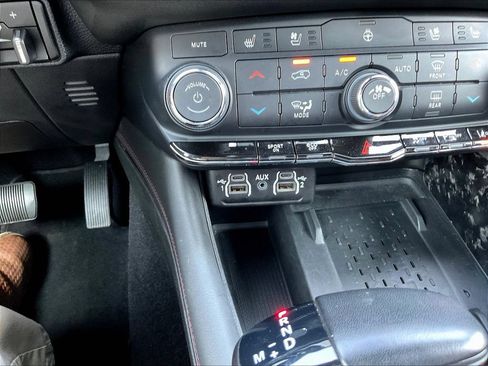 Used 2025 Dodge Durango R/T AWD/4WD image 19