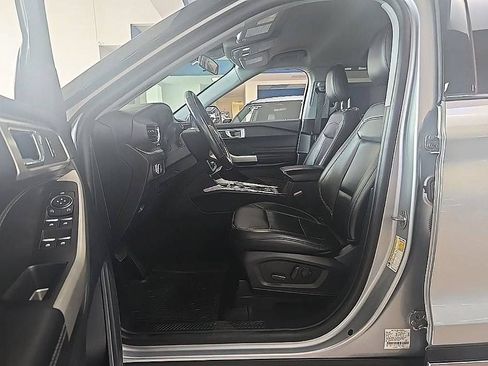 Used 2021 Ford Explorer XLT w/ Equipment Group 202A AWD/4WD image 12