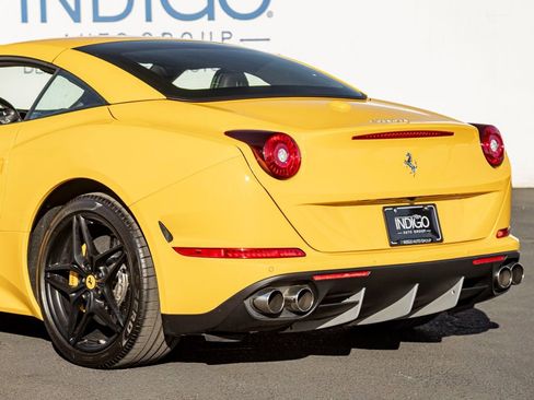 Used 2018 Ferrari California T image 12