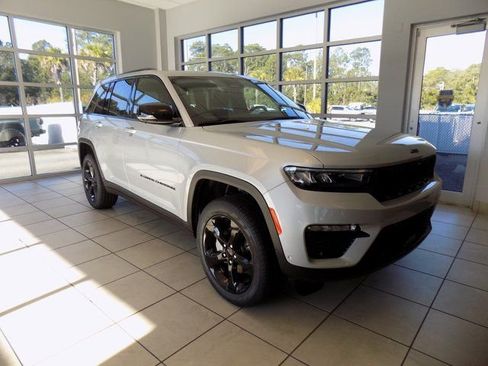 New 2025 Jeep Grand Cherokee Limited w/ Luxury Tech Group II RWD image 35