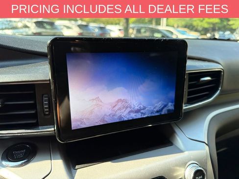 Used 2022 Ford Explorer XLT w/ Equipment Group 202A RWD image 11