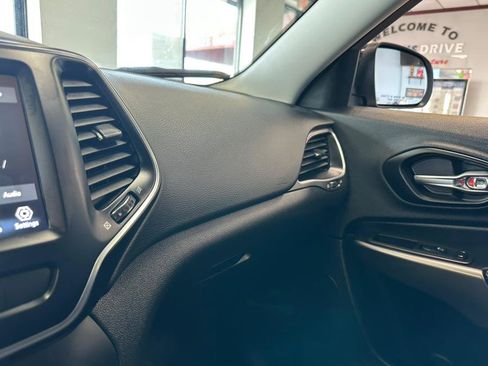 Used 2021 Jeep Cherokee Latitude Lux w/ Sun & Sound Group image 54