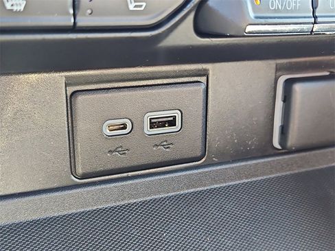 Certified 2022 Chevrolet Tahoe Z71 w/ Luxury Package image 19