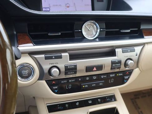 Used 2013 Lexus ES 350 w/ Luxury Pkg FWD image 21