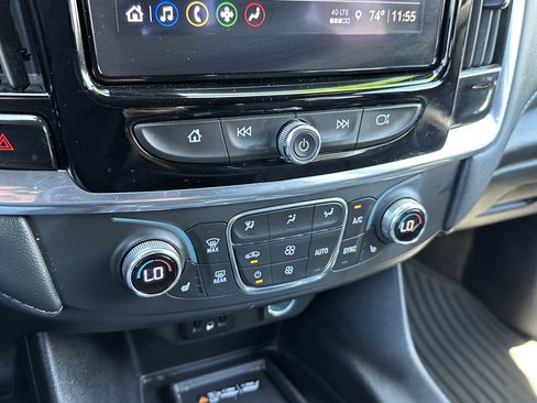 Used 2023 Chevrolet Traverse LT FWD image 32