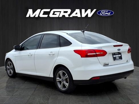Used 2018 Ford Focus SE w/ SE Appearance Package FWD image 8