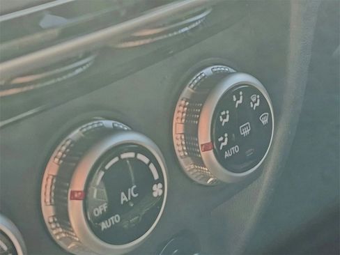 Used 2025 Mitsubishi Outlander Sport LE image 14