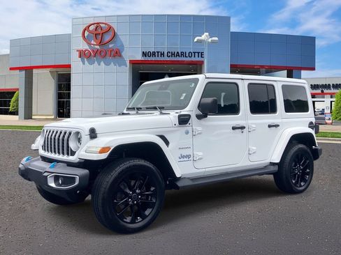 Used 2024 Jeep Wrangler Unlimited Sahara w/ Safety Group AWD/4WD image 5