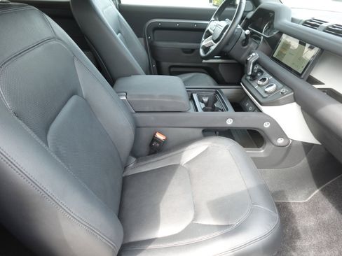 Used 2023 Land Rover Defender 90 S image 14