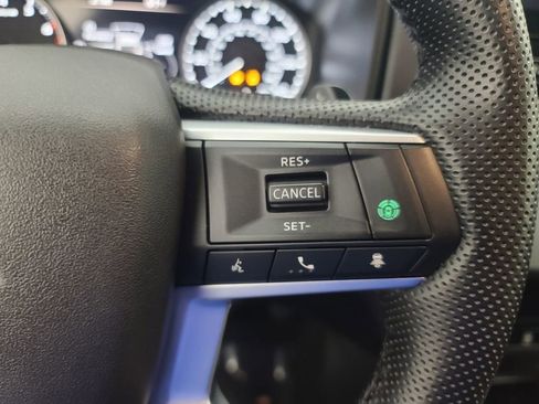 Used 2025 Mitsubishi Outlander SE image 28