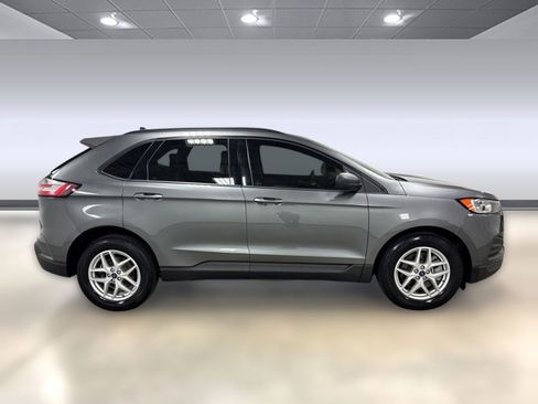 Used 2021 Ford Edge SE image 6