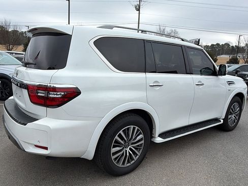 Used 2022 Nissan Armada SV w/ SV Appearance Package image 8