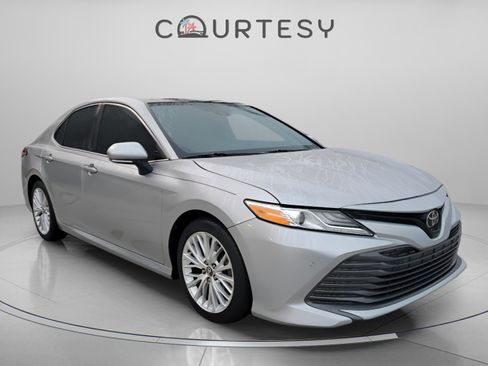 Used 2018 Toyota Camry XLE image 4