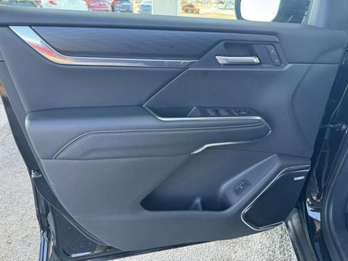 Used 2025 GMC Acadia Elevation image 18