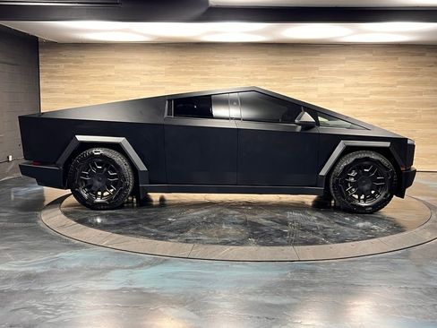 Used 2024 Tesla Cybertruck Cyberbeast AWD/4WD image 26
