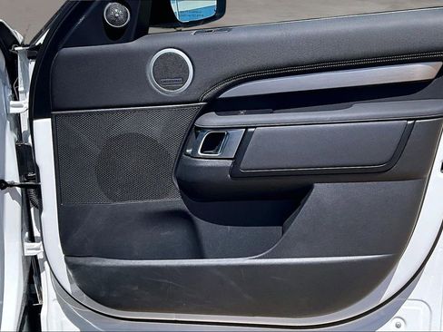 Certified 2025 Land Rover Discovery Dynamic SE AWD/4WD image 19