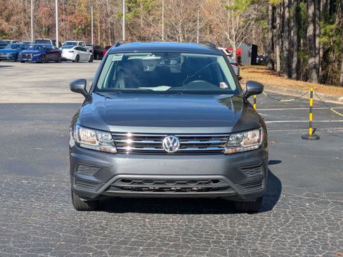 Used 2021 Volkswagen Tiguan SE image 2