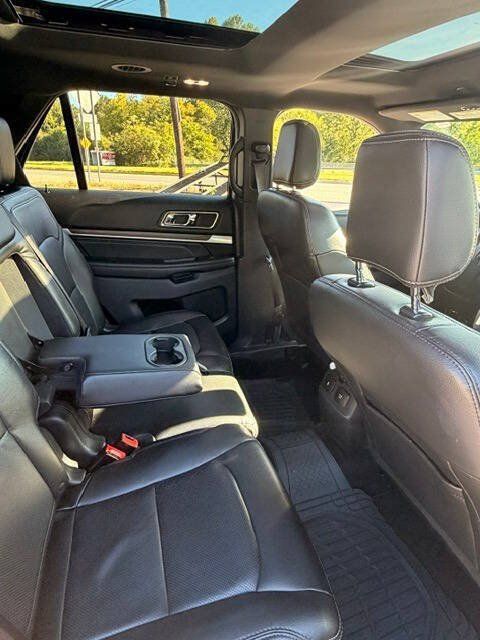 Used 2018 Ford Explorer Limited w/ Equipment Group 301A AWD/4WD image 8