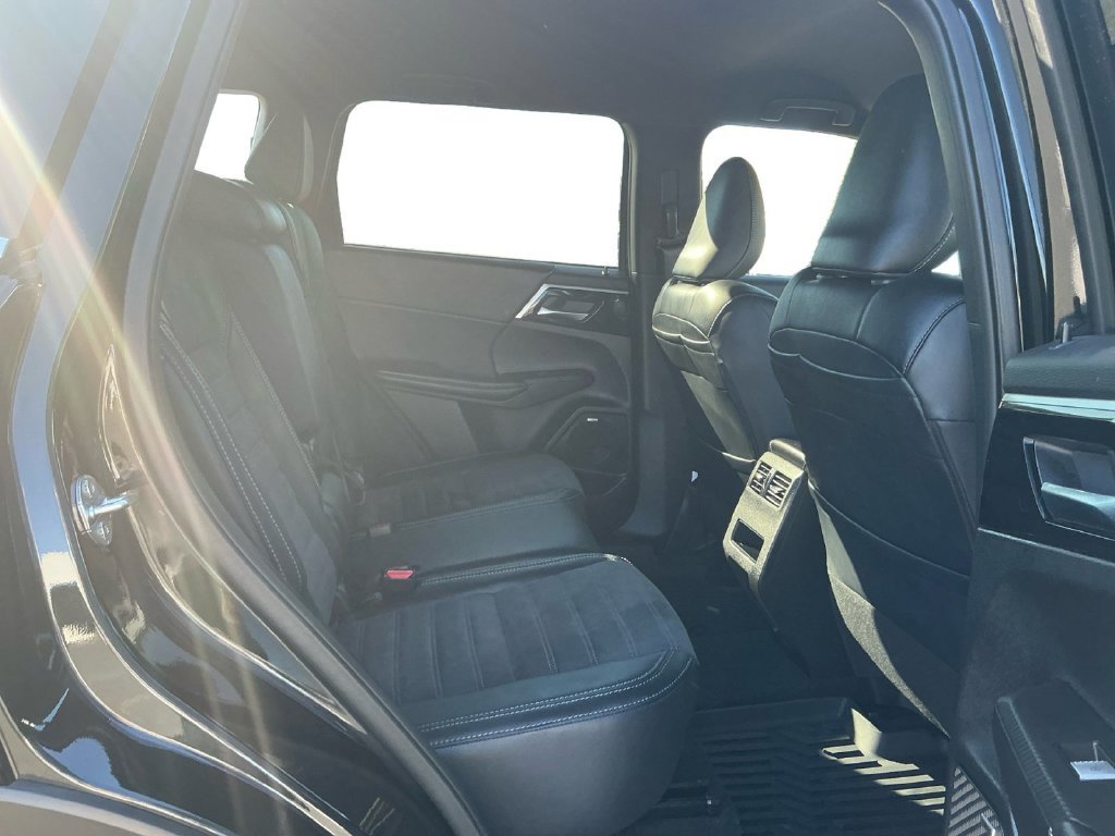 Used 2026 Mitsubishi Outlander LE FWD image 23