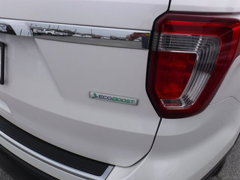 Used 2018 Ford Explorer XLT w/ Equipment Group 202A image 5