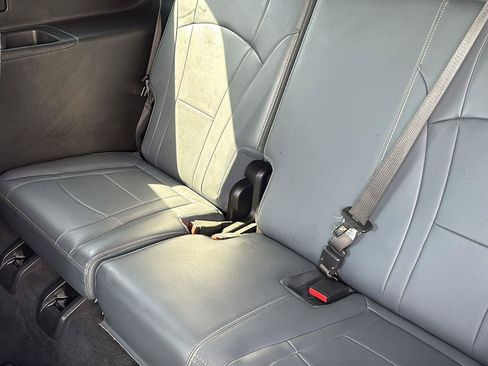 Certified 2023 Buick Enclave Essence FWD image 17