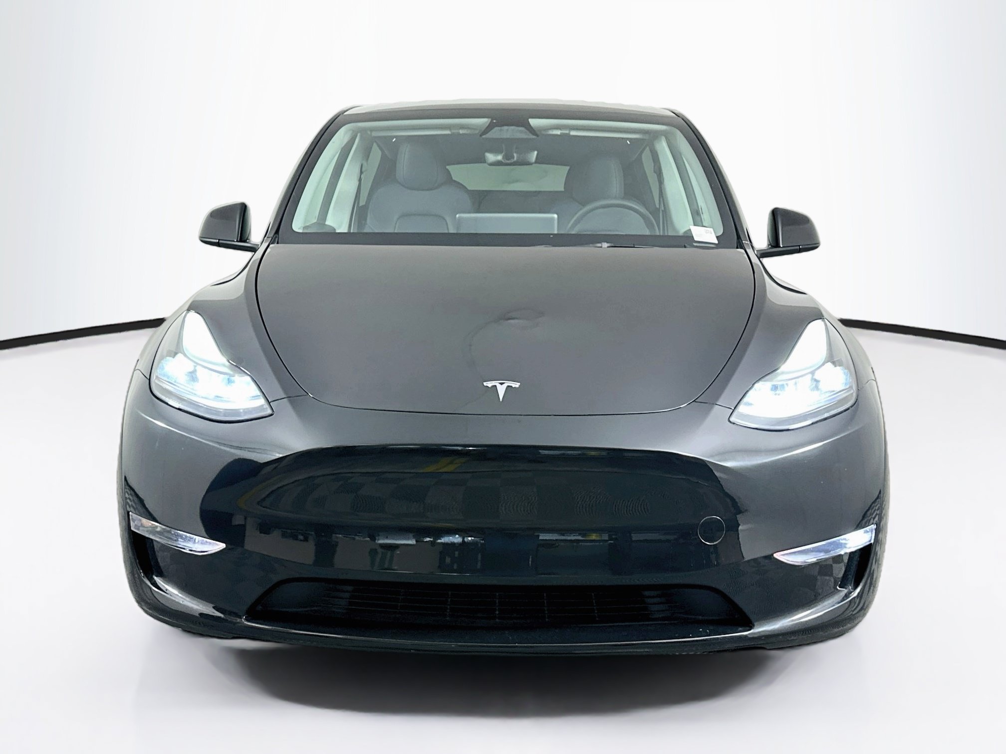 Used 2024 Tesla Model Y Long Range AWD/4WD image 2