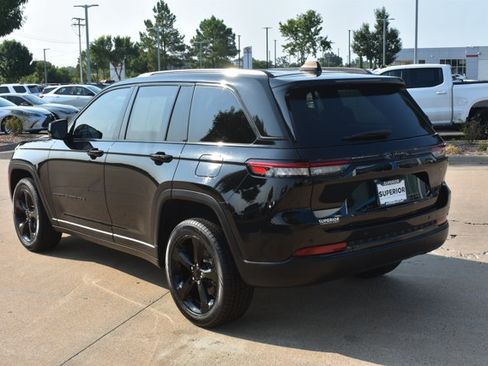 Used 2023 Jeep Grand Cherokee Altitude RWD image 7