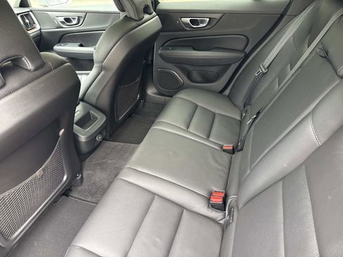 Used 2023 Volvo V60 B5 Cross Country Plus image 11