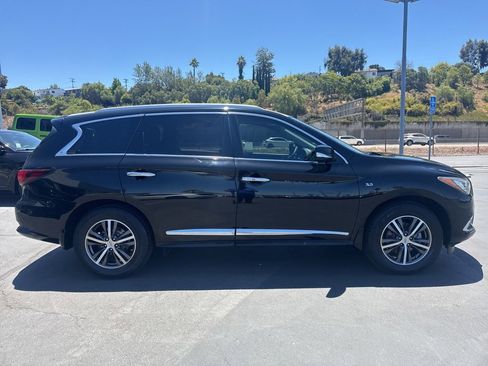 Used 2019 INFINITI QX60 Luxe w/ Essential Package image 9
