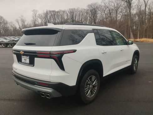 Used 2026 Chevrolet Traverse LT image 4