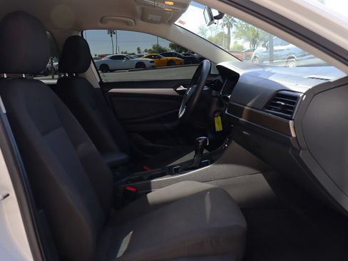 Used 2019 Volkswagen Jetta SE FWD image 34