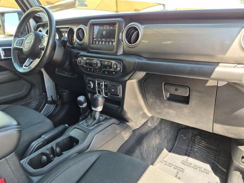 Used 2019 Jeep Wrangler Unlimited Sahara AWD/4WD image 21