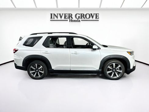 Used 2025 Honda Pilot Touring image 4