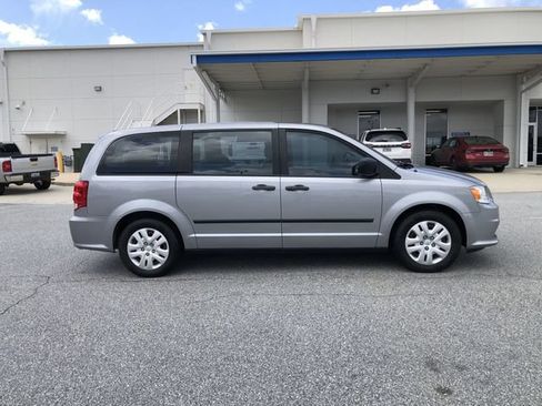 Used 2015 Dodge Grand Caravan American Value Package FWD image 9