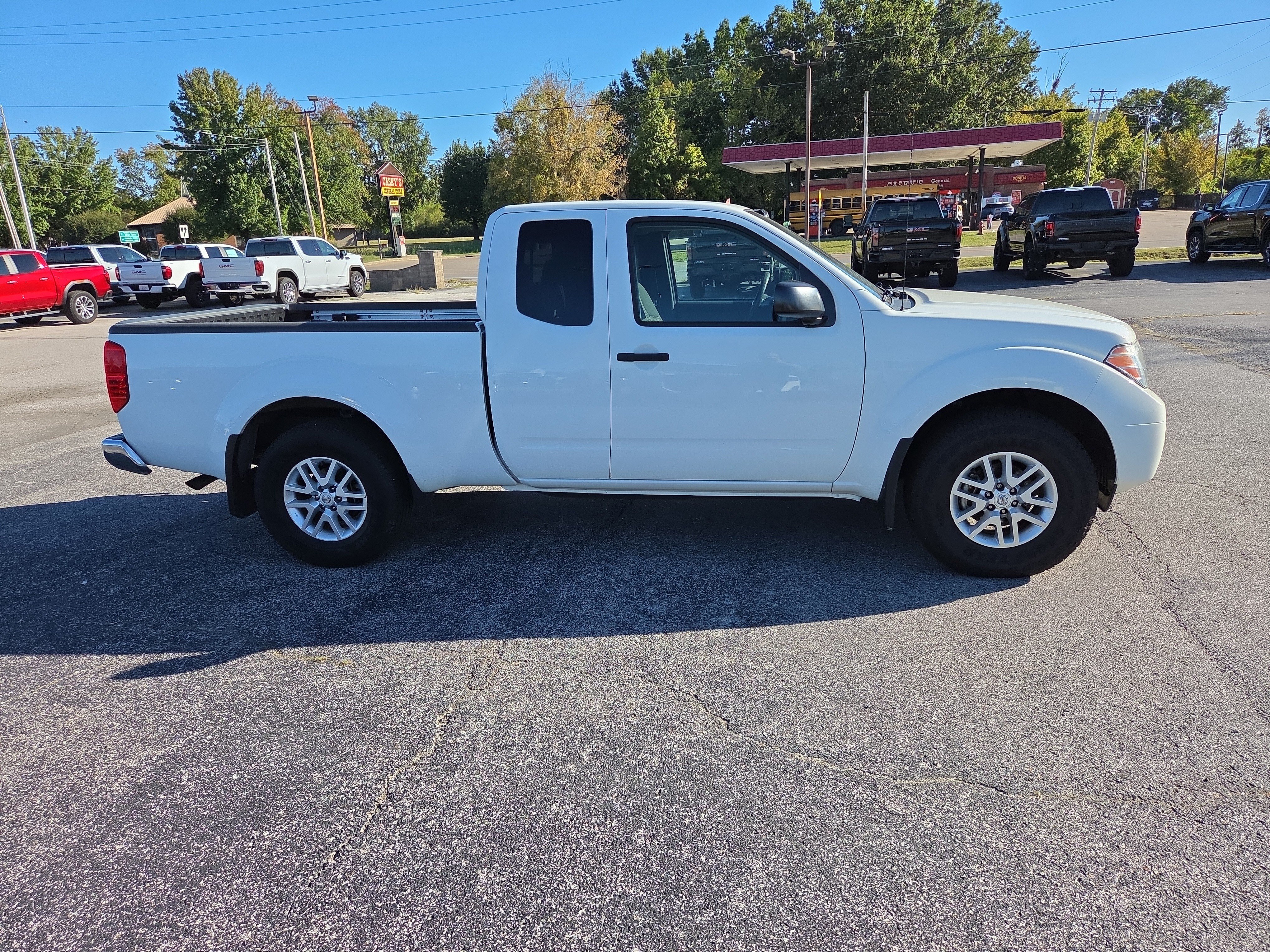 Used 2020 Nissan Frontier SV AWD/4WD image 3