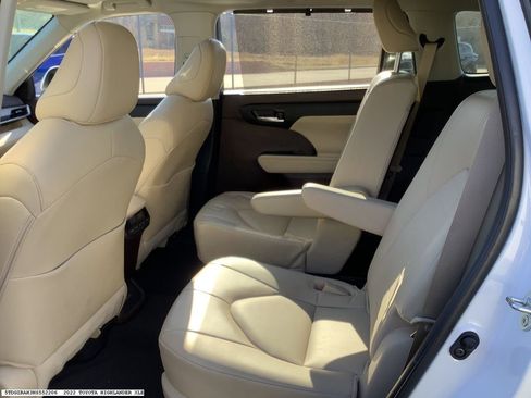 Used 2022 Toyota Highlander XLE image 13