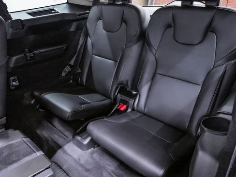 Used 2021 Volvo XC90 T6 Momentum w/ Advanced Package image 12