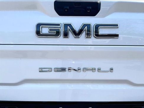 Used 2024 GMC Sierra 2500 Denali Ultimate AWD/4WD image 8