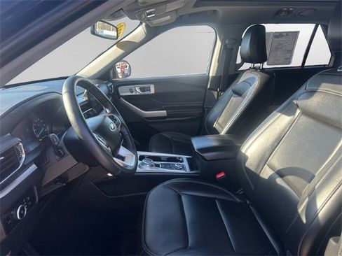 Used 2023 Ford Explorer XLT w/ Equipment Group 202A image 9