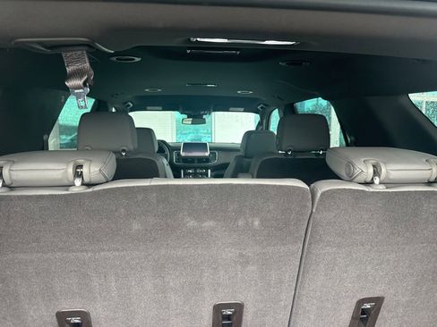 Used 2024 GMC Yukon SLT w/ SLT Luxury Package RWD image 15