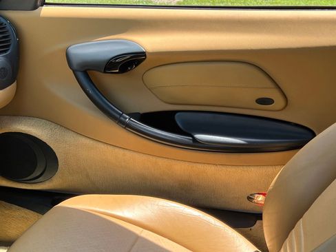 Used 1998 Porsche Boxster RWD image 29