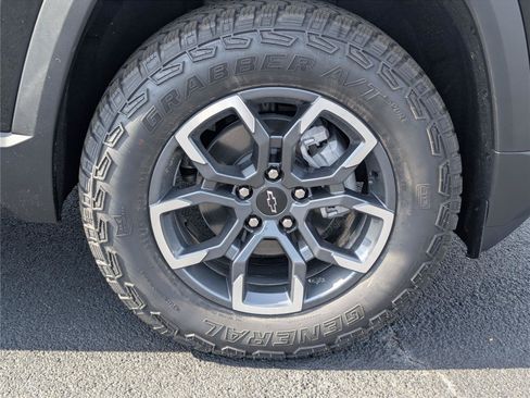 New 2026 Chevrolet Equinox ACTIV w/ LPO, Floor Liner Package FWD image 37