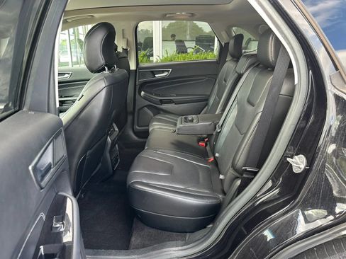 Used 2019 Ford Edge Titanium w/ Equipment Group 301A FWD image 11