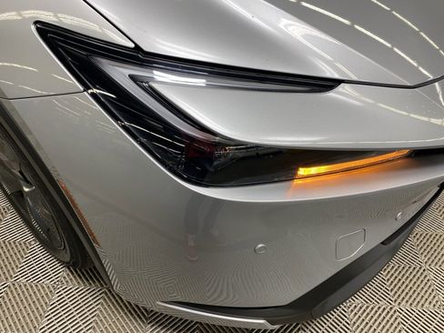 Used 2025 Toyota Prius LE image 3