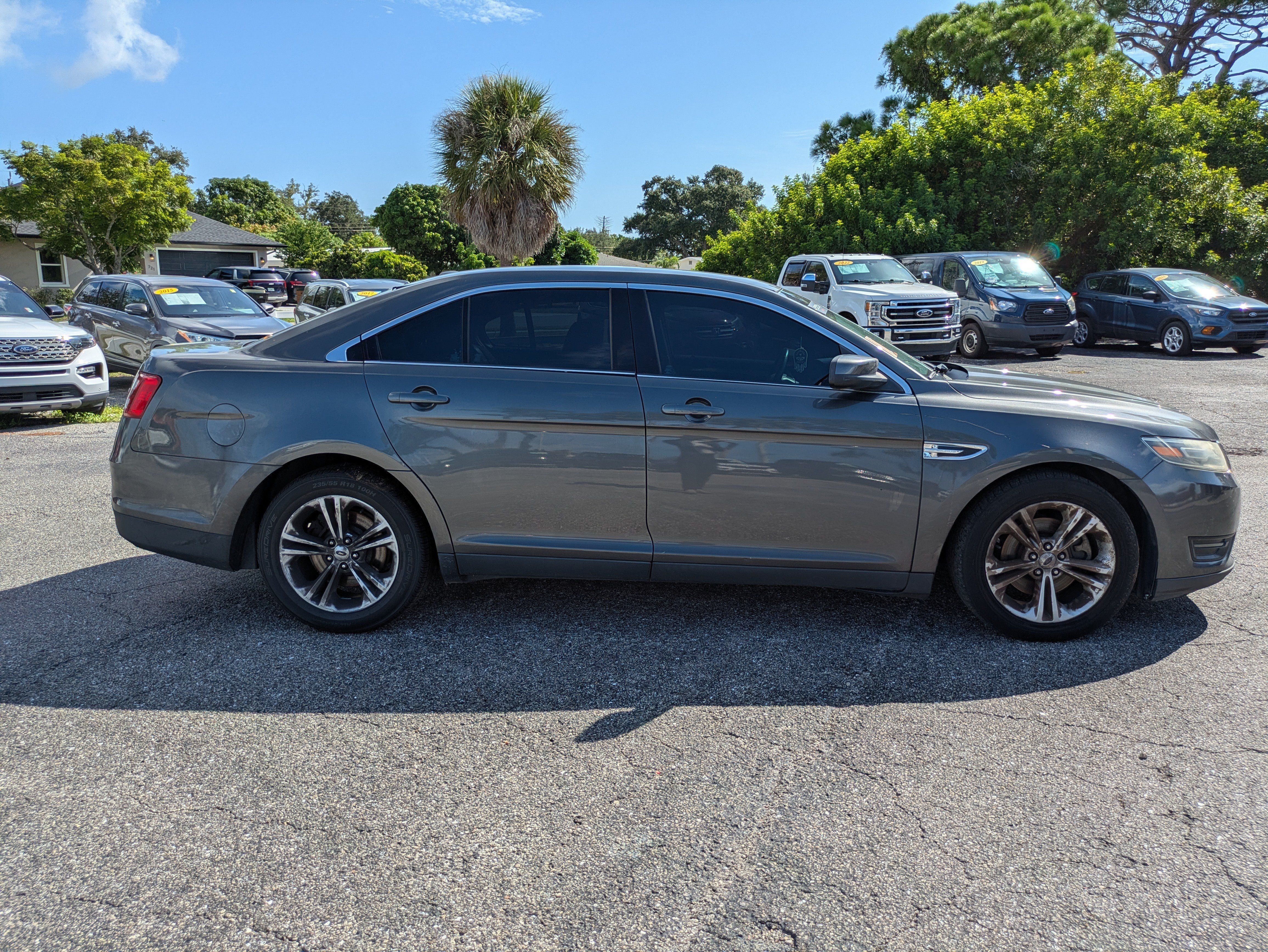 Used 2015 Ford Taurus SEL FWD image 3