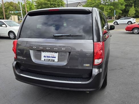 Used 2018 Dodge Grand Caravan SE w/ UConnect Hands-Free Group FWD image 9