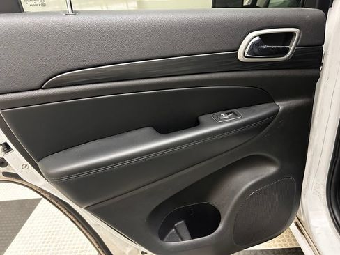 Certified 2020 Jeep Grand Cherokee Altitude AWD/4WD image 13